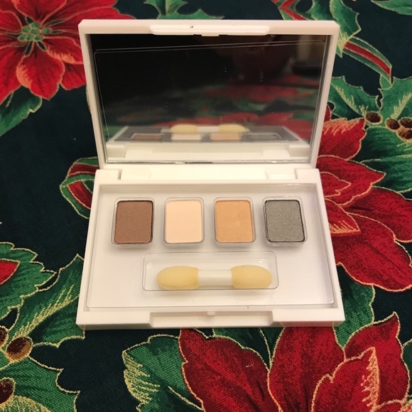 Elizabeth Arden quad eye shadow brand new - Picture 2 of 4